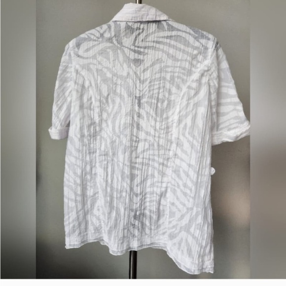 Brody Myles Soft, Light Weight, See through Blouse. White. Fits a large
L - Picture 3 of 9